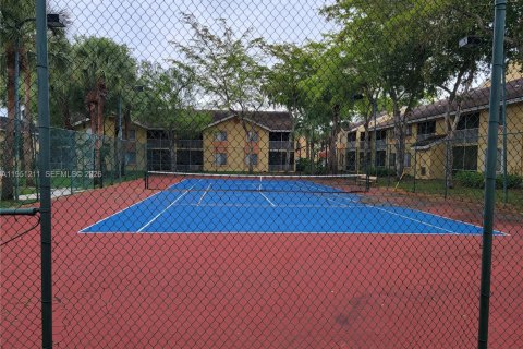 Condo in Coral Springs, Florida, 2 bedrooms  № 2054392 - photo 21