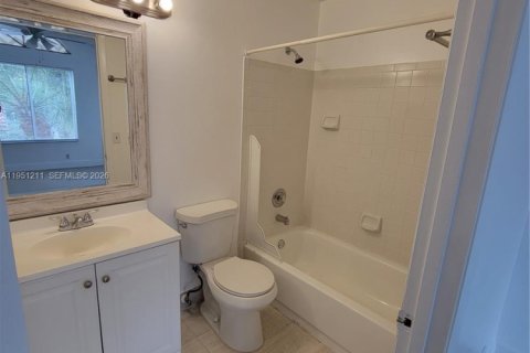 Condo in Coral Springs, Florida, 2 bedrooms  № 2054392 - photo 17