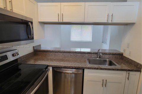 Condo in Coral Springs, Florida, 2 bedrooms  № 2054392 - photo 5