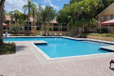 Condo in Coral Springs, Florida, 2 bedrooms  № 2054392 - photo 22