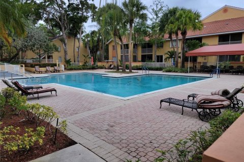 Condo in Coral Springs, Florida, 2 bedrooms  № 2054392 - photo 12