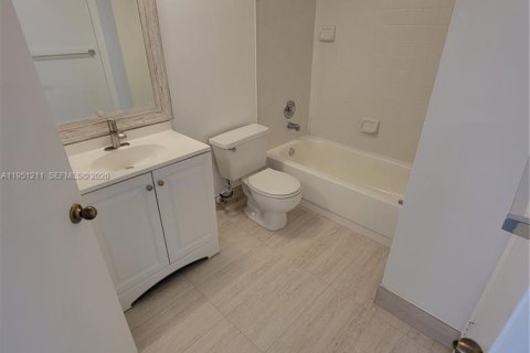 Condo in Coral Springs, Florida, 2 bedrooms  № 2054392 - photo 14