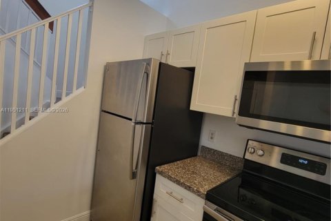 Condo in Coral Springs, Florida, 2 bedrooms  № 2054392 - photo 6