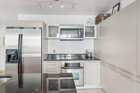 Снять в аренду кондоминиум в Майами, Флорида 2 спальни, 109.62м2, № 2076158 - фото 9