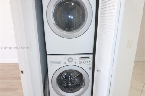 Copropriété à louer à Key Biscayne, Floride: 2 chambres, 142.33 m2 № 1990626 - photo 24