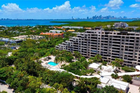 Condo in Key Biscayne, Florida, 2 bedrooms  № 1990626 - photo 1