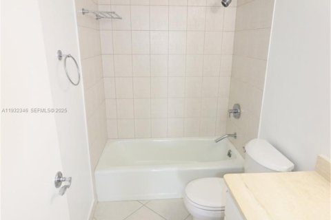 Copropriété à louer à Key Biscayne, Floride: 2 chambres, 142.33 m2 № 1990626 - photo 14