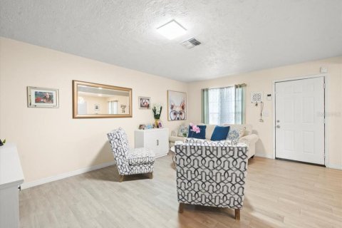 House in Pinellas Park, Florida 4 bedrooms, 119.29 sq.m. № 1813049 - photo 4