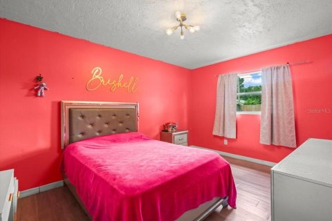 House in Pinellas Park, Florida 4 bedrooms, 119.29 sq.m. № 1813049 - photo 17