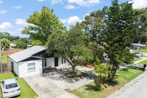 House in Pinellas Park, Florida 4 bedrooms, 119.29 sq.m. № 1813049 - photo 2
