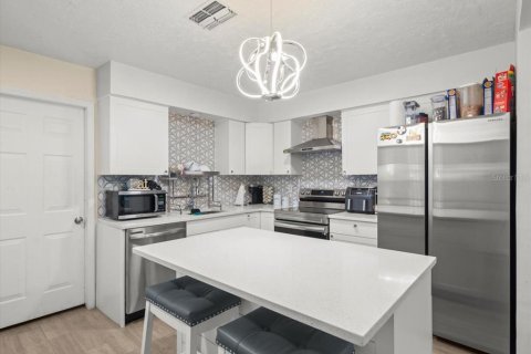 House in Pinellas Park, Florida 4 bedrooms, 119.29 sq.m. № 1813049 - photo 11