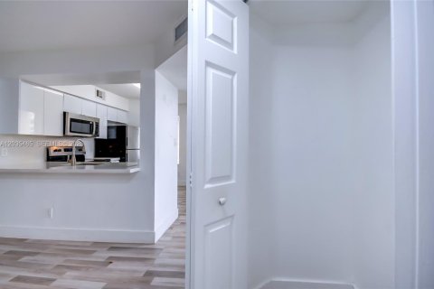 Condominio en venta en Coral Springs, Florida, 2 dormitorios, 96.99 m2 № 2270754 - foto 14