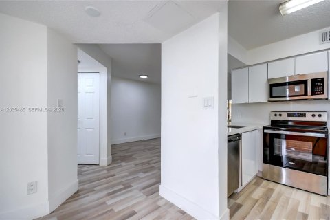 Condominio en venta en Coral Springs, Florida, 2 dormitorios, 96.99 m2 № 2270754 - foto 7