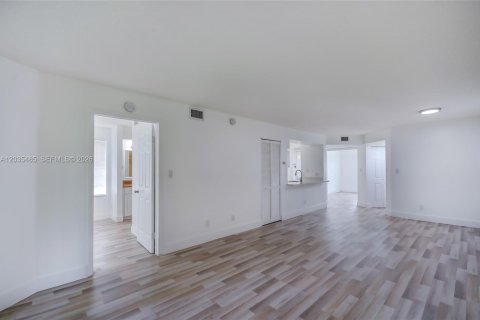 Condominio en venta en Coral Springs, Florida, 2 dormitorios, 96.99 m2 № 2270754 - foto 16
