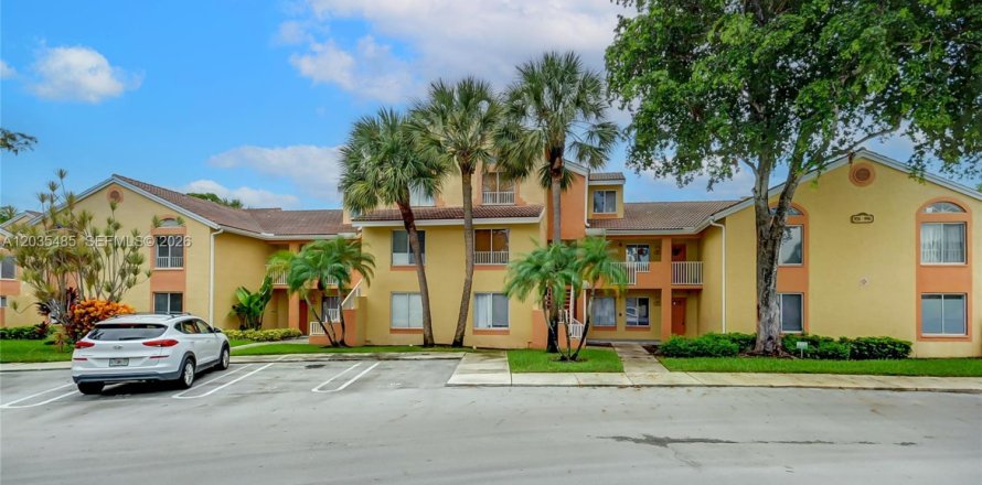 Condominio en Coral Springs, Florida, 2 dormitorios № 2270754