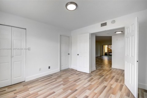 Condominio en venta en Coral Springs, Florida, 2 dormitorios, 96.99 m2 № 2270754 - foto 18