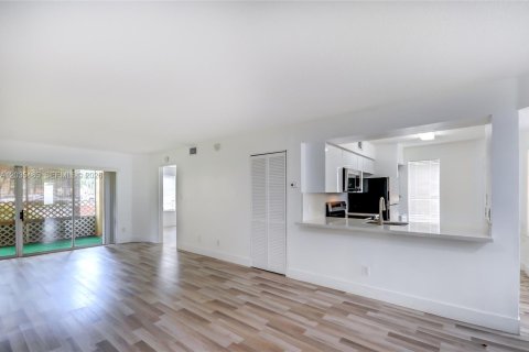 Condominio en venta en Coral Springs, Florida, 2 dormitorios, 96.99 m2 № 2270754 - foto 17