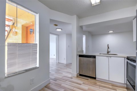 Condominio en venta en Coral Springs, Florida, 2 dormitorios, 96.99 m2 № 2270754 - foto 13