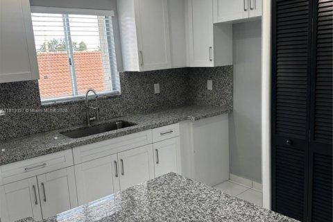 Copropriété à louer à Hialeah, Floride: 2 chambres № 1768143 - photo 11