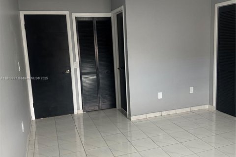 Copropriété à louer à Hialeah, Floride: 2 chambres № 1768143 - photo 15