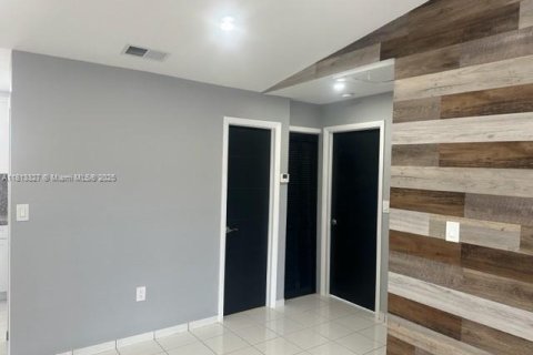 Copropriété à louer à Hialeah, Floride: 2 chambres № 1768143 - photo 3
