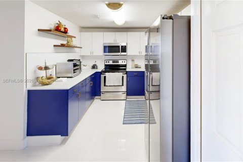 Condominio en venta en Miami, Florida, 4 dormitorios, 156.08 m2 № 2009350 - foto 11