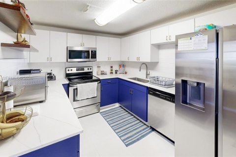 Condominio en venta en Miami, Florida, 4 dormitorios, 156.08 m2 № 2009350 - foto 13