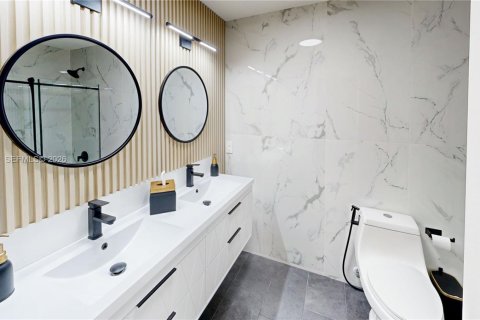 Condominio en venta en Miami, Florida, 4 dormitorios, 156.08 m2 № 2009350 - foto 27