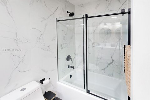 Condominio en venta en Miami, Florida, 4 dormitorios, 156.08 m2 № 2009350 - foto 28