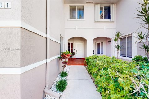 Condominio en venta en Miami, Florida, 4 dormitorios, 156.08 m2 № 2009350 - foto 3