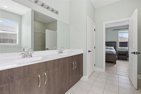 House in Homestead, Florida 4 bedrooms, 167.13 sq.m. № 1990980 - photo 24