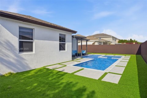 House in Homestead, Florida 4 bedrooms, 167.13 sq.m. № 1990980 - photo 11