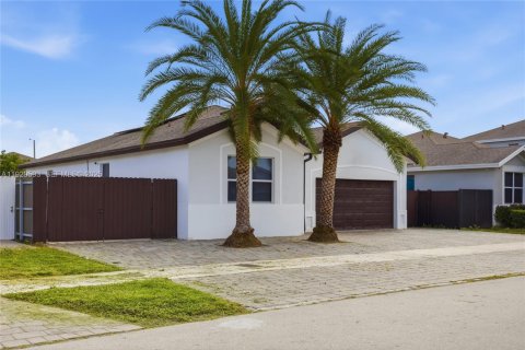 House in Homestead, Florida 4 bedrooms, 167.13 sq.m. № 1990980 - photo 4