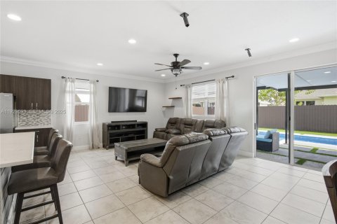 House in Homestead, Florida 4 bedrooms, 167.13 sq.m. № 1990980 - photo 14