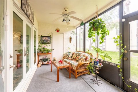 Condo in Palm Harbor, Florida, 2 bedrooms  № 1873019 - photo 12