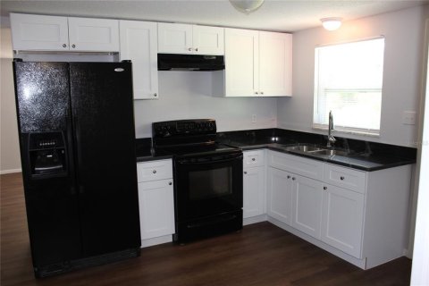 Immobilier commercial à vendre à Punta Gorda, Floride: 3 chambres, 148.46 m2 № 2141884 - photo 24