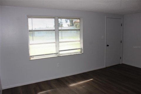 Immobilier commercial à vendre à Punta Gorda, Floride: 3 chambres, 148.46 m2 № 2141884 - photo 4