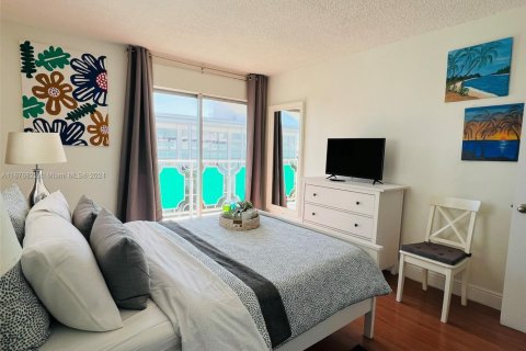Condo in Miami Beach, Florida, 1 bedroom  № 2057118 - photo 15
