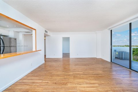 Купить кондоминиум в Норт-Майами, Флорида 2 спальни, 83.61м2, № 1958172 - фото 21