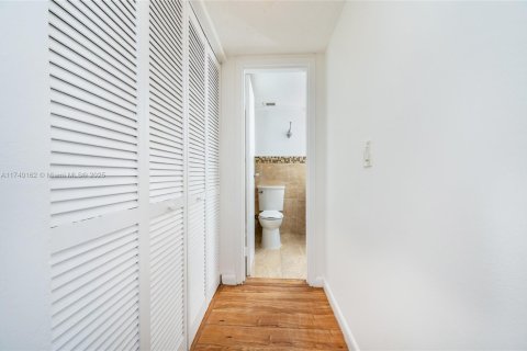 Купить кондоминиум в Норт-Майами, Флорида 2 спальни, 83.61м2, № 1958172 - фото 19