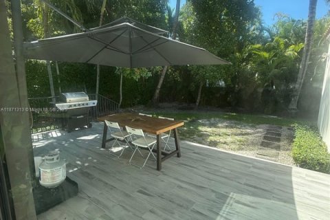 Villa ou maison à vendre à Miami, Floride: 3 chambres, 141.21 m2 № 1925298 - photo 17