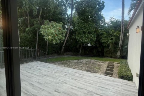 Villa ou maison à vendre à Miami, Floride: 3 chambres, 141.21 m2 № 1925298 - photo 18
