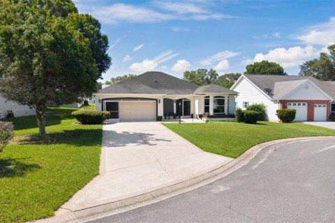 House in Lady Lake, Florida 3 bedrooms, 183.57 sq.m. № 2149494 - photo 4