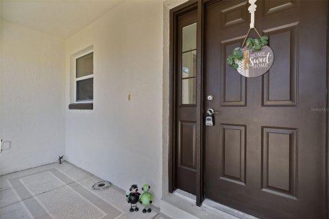 House in Lady Lake, Florida 3 bedrooms, 183.57 sq.m. № 2149494 - photo 9