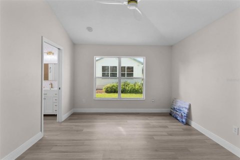 House in Lady Lake, Florida 3 bedrooms, 183.57 sq.m. № 2149494 - photo 28