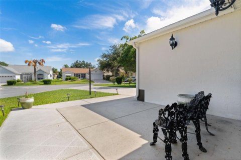 House in Lady Lake, Florida 3 bedrooms, 183.57 sq.m. № 2149494 - photo 8