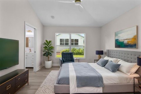 House in Lady Lake, Florida 3 bedrooms, 183.57 sq.m. № 2149494 - photo 29