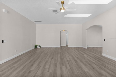 House in Lady Lake, Florida 3 bedrooms, 183.57 sq.m. № 2149494 - photo 17