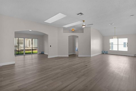 House in Lady Lake, Florida 3 bedrooms, 183.57 sq.m. № 2149494 - photo 12