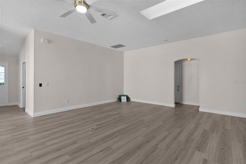 House in Lady Lake, Florida 3 bedrooms, 183.57 sq.m. № 2149494 - photo 16